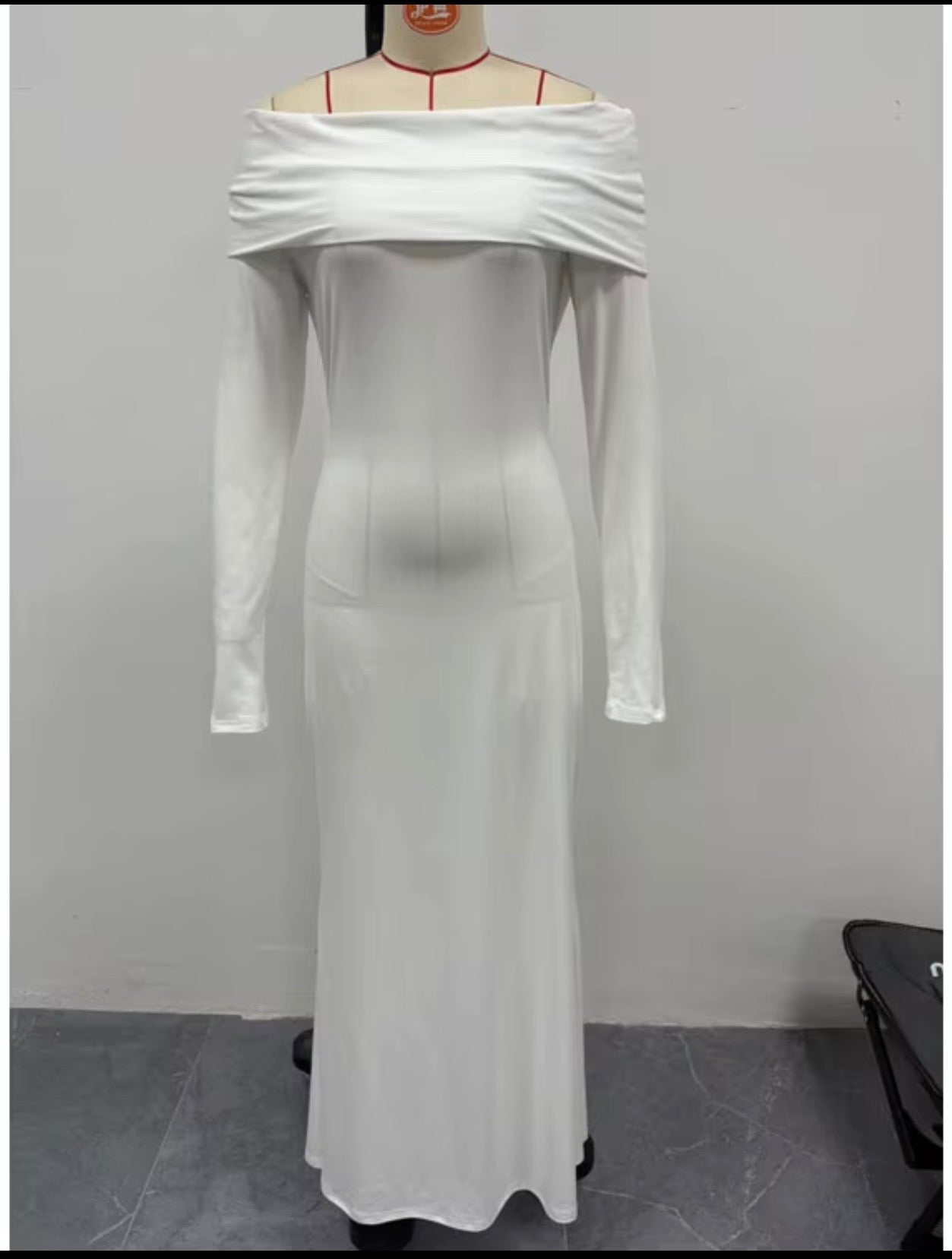 Robe Safiya – Longue épaules dénudées